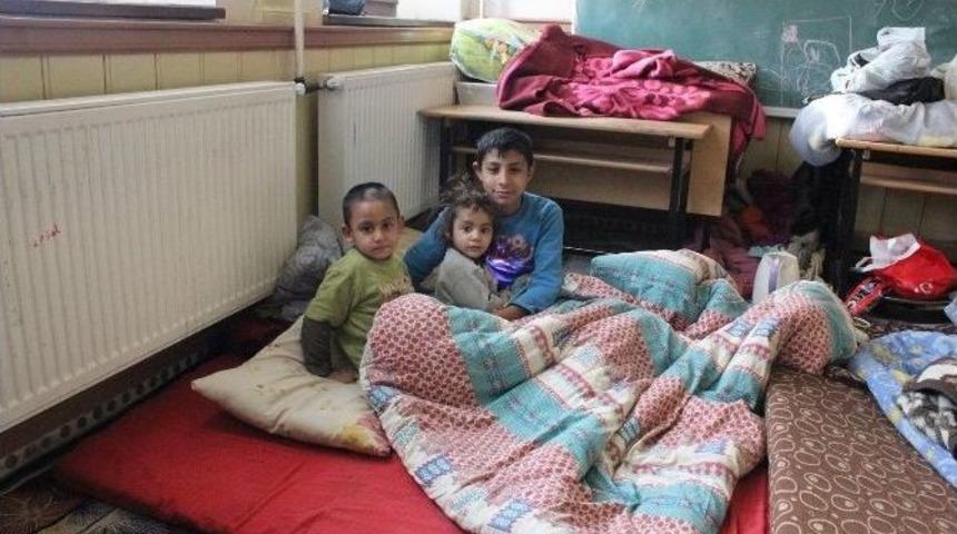 Edirne&rsquo;de Selzedeler Geceyi Halı &Uuml;st&uuml;nde Ge&ccedil;irdi