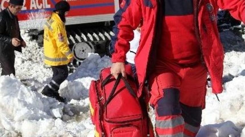 Erzurum&rsquo;da Kar Ve Tipi Nedeniyle Yolu Kapalı Olan K&ouml;ylerdeki 94 Hasta Kurtarıldı