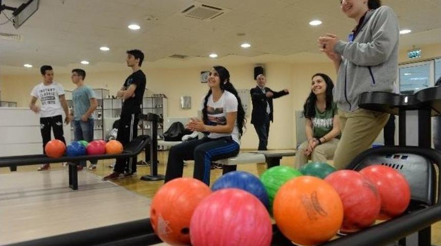 Bağcılar Belediyesi&rsquo;nden &Ouml;ğrencilere &Uuml;cretsiz Bowling