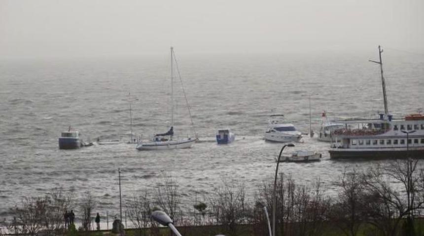 Lodosun Yuttuğu Marina Iskelesi Iki G&uuml;n Sonra Ortaya &Ccedil;ıktı