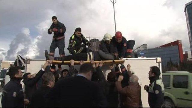 Kamyonet Devrildi: O-3 Yarım Saat Trafiğe Kapandı