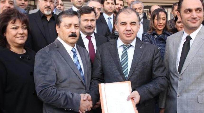 Ak Parti İzmir İl Başkanı Delican Mazbatasını Aldı