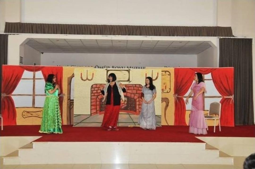 &Ccedil;an Belediyesinden &Ccedil;ocuklara Tiyatro