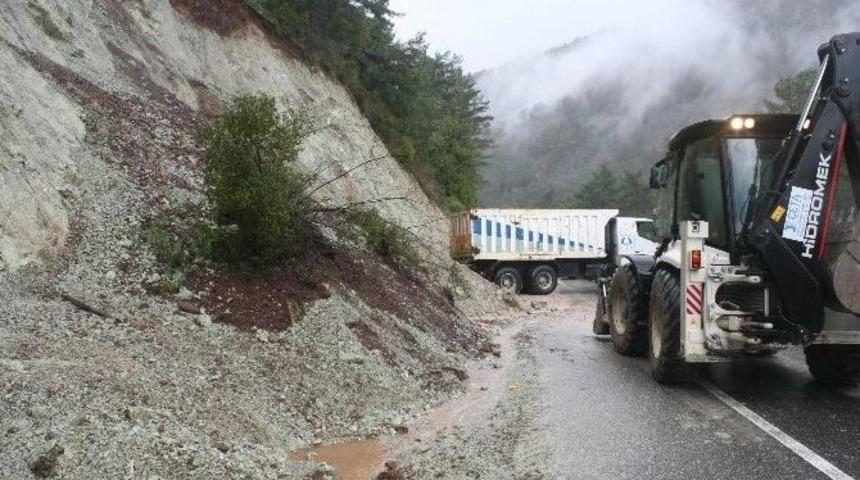 Marmaris&rsquo;te Aşırı Yağış Sonrası Heyelan Meydana Geldi