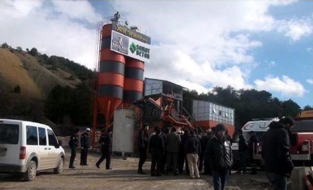 Mudurnu'da Devremülk Inşaatı Işçilerinin Ücret Eylemi