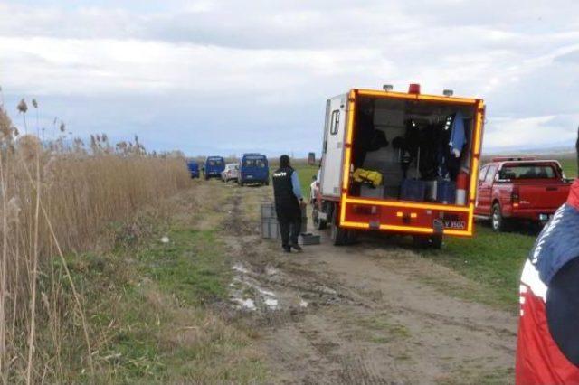 Menderes Nehri'nde Bot Alabora Oldu, Pilot Üsteğmen Kayıp (2)