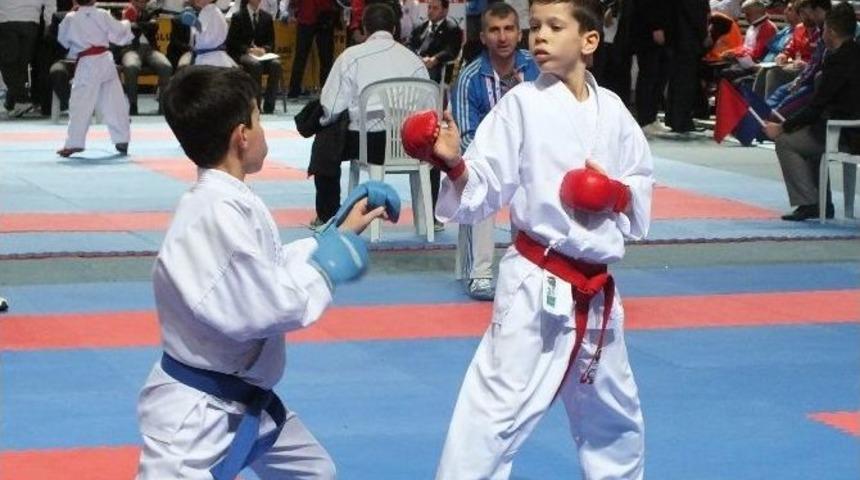 Karatecilerden 2015 Yılın İlk Dereceleri Geldi