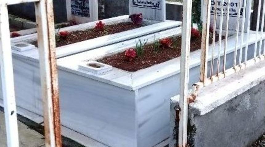 Aile Mezarlıklarının Kapıları Çalındı