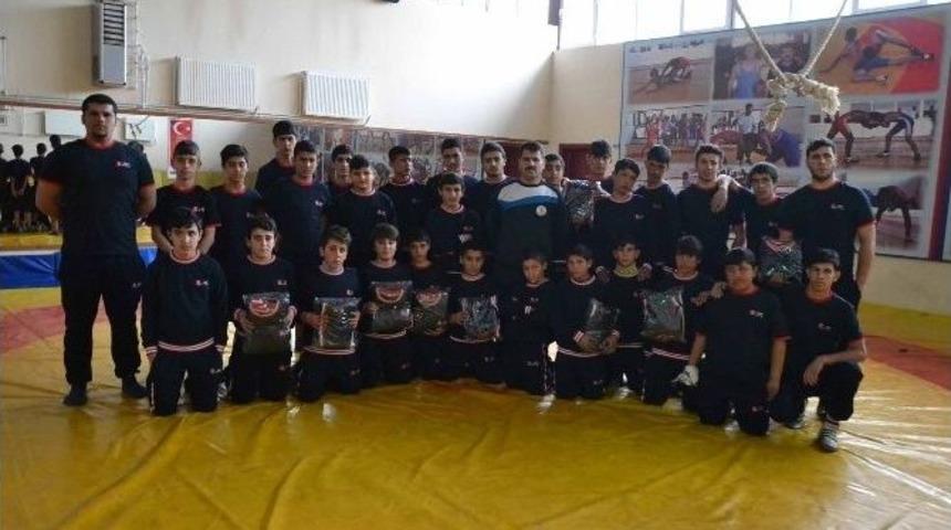 Güreş Federasyonu Vanlı Pehlivanları Sevindirdi