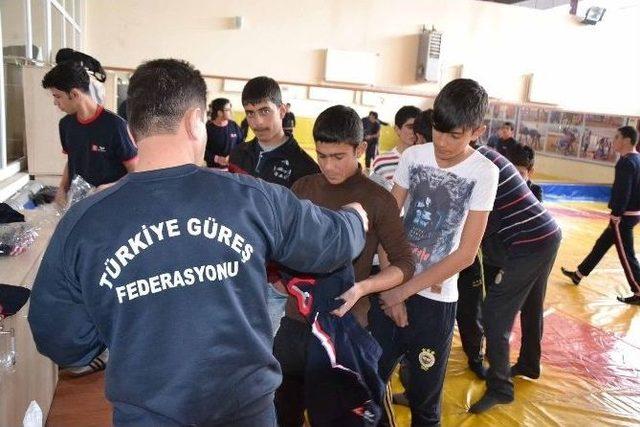 Güreş Federasyonu Vanlı Pehlivanları Sevindirdi