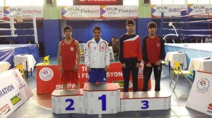 Vanlı Boks&ouml;r T&uuml;rkiye Şampiyonu Oldu