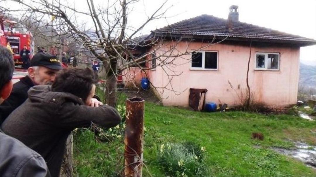 Bartın&rsquo;da Bir Ev &Ccedil;ıkan Yangında Tamamen K&uuml;l Oldu