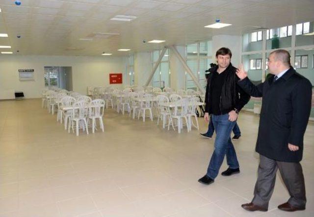 Bursa ya Gelen Ertuğrul Sağlam Adının Verildiği Tesiste Tenis Oynadı 2