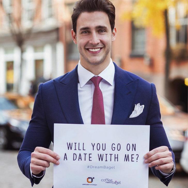 D&uuml;nyanın en seksi doktoru kendini a&ccedil;ık artırmaya &ccedil;ıkardı