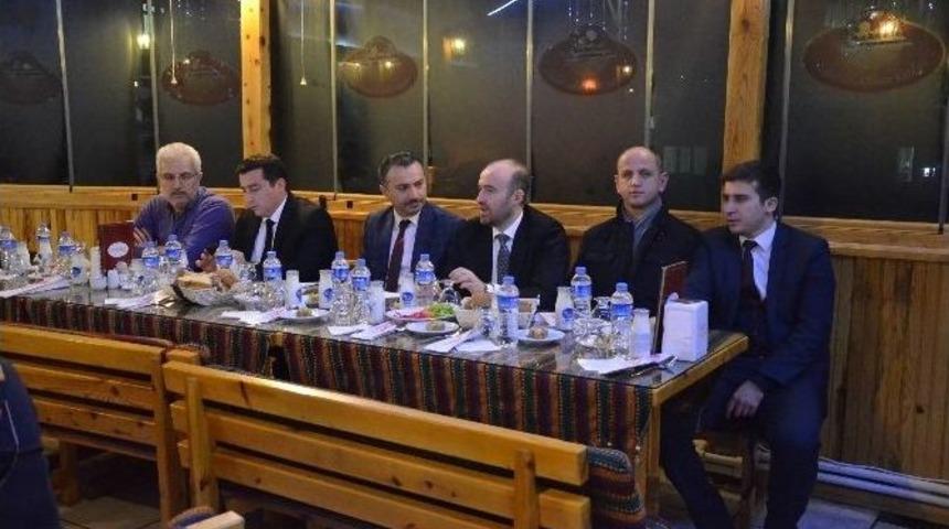 Başkan Bakıcı Thm Korosu &Uuml;yeleri Ve Dereceye Giren &Ouml;ğrencilerle Bir Araya Geldi