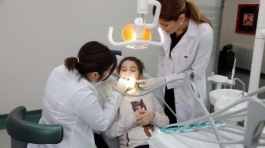 Zeytinburnu Belediyesi&rsquo;nden &Ccedil;ocuklara G&uuml;l&uuml;mseten Hizmet