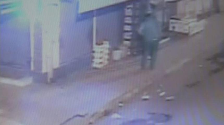 Hırsızlık Anı G&uuml;venlik Kameralarına Yansıdı