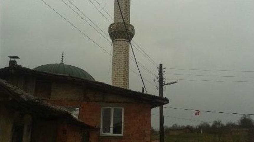 Lodos Minarenin K&uuml;lahını U&ccedil;urdu