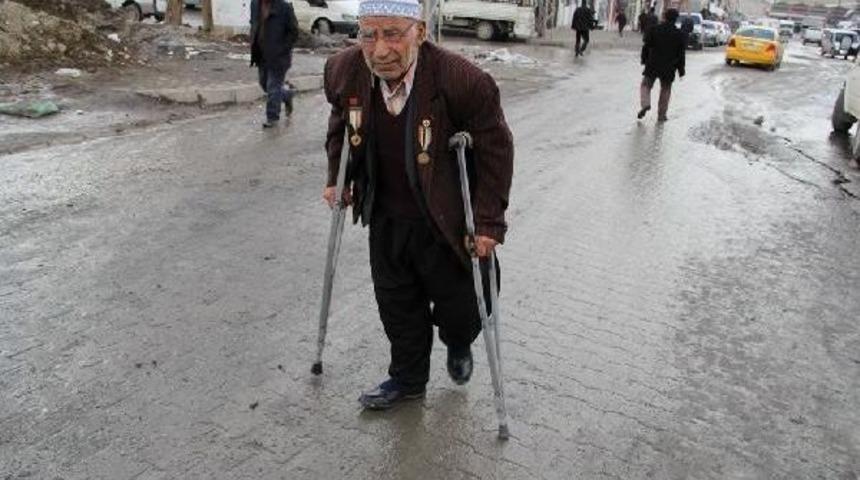 Kore Gazisi: Devletten Tekerlekli Sandalya Istedim Vermedi, Kore'den Yardım Bekliyor