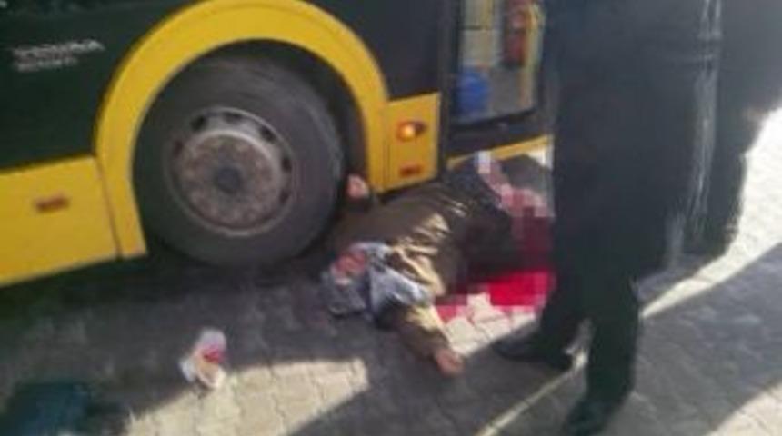 Otob&uuml;s&uuml;n Altında Kalan Kadın Ağır Yaralandı