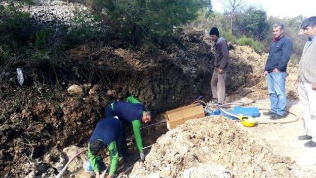 Kemer'de Heyelan Nedeniyle Yol Çöktü