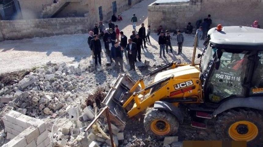 Şanlıurfa&rsquo;da Ka&ccedil;ak Yapıyla M&uuml;cadele S&uuml;r&uuml;yor