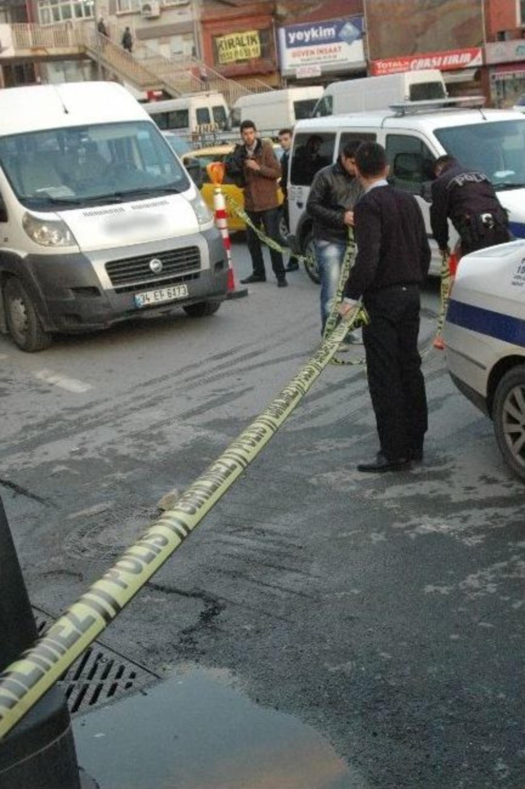 Beyoğlu&rsquo;nda Servis Minib&uuml;slerine Silahlı Saldırı