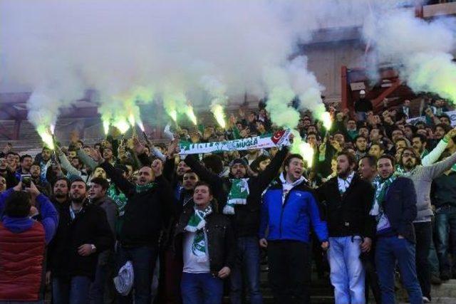 51 Üniversiteden 450 Öğrenci Bursaspor Timsah Arena’Da