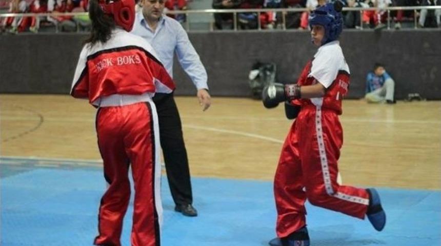 Kickboks Erciyes Dostluk Turnuvası Sona Erdi