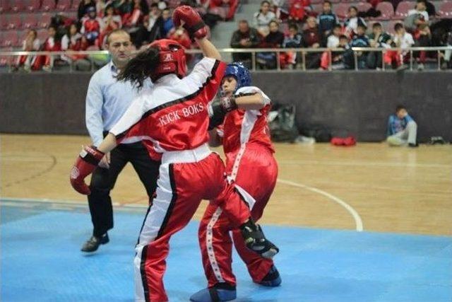 Kickboks Erciyes Dostluk Turnuvası Sona Erdi