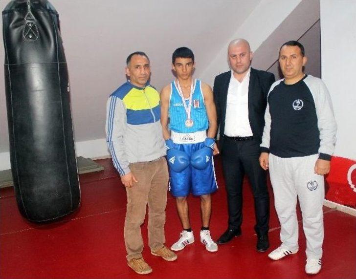 Genç Boksçu Burak Bronz Madalya İle Döndü G4