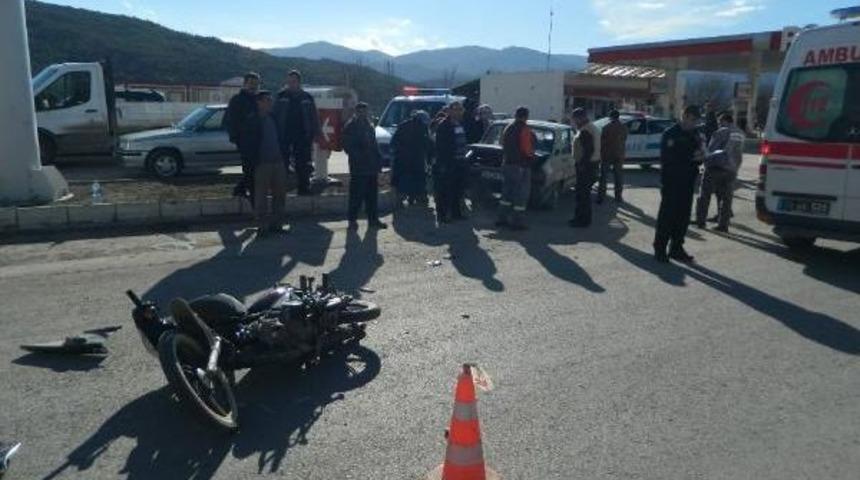 Motosiklet, Otomobile &Ccedil;arptı: 1 Yaralı
