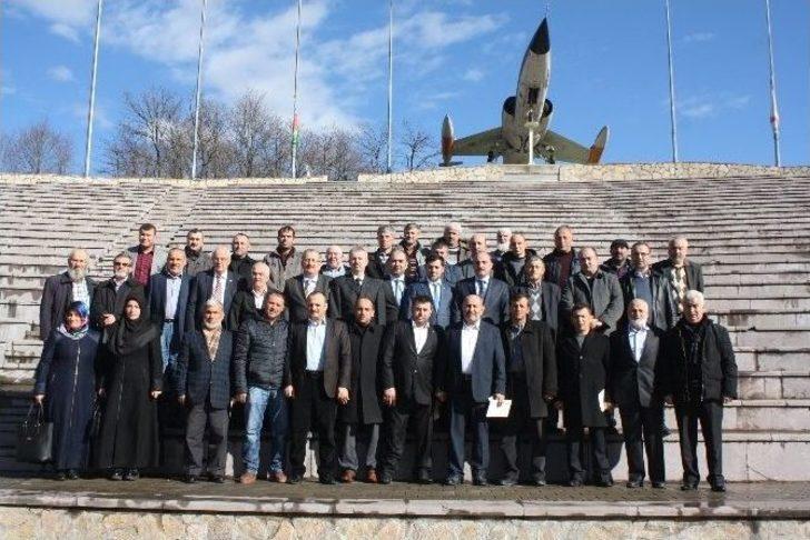 Başkan Adayı Fevzi Kılıç Kongre Davetiyelerini Kendi Dağıtıyor G1