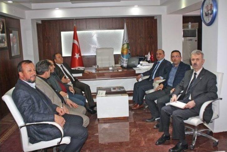 Başkan Adayı Fevzi Kılıç Kongre Davetiyelerini Kendi Dağıtıyor G4