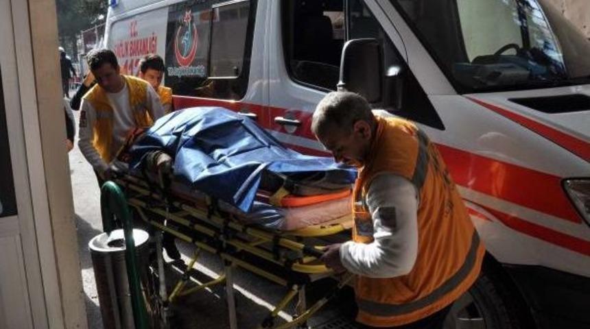 Otomobilin &Ccedil;arptığı Kadın Yaralandı