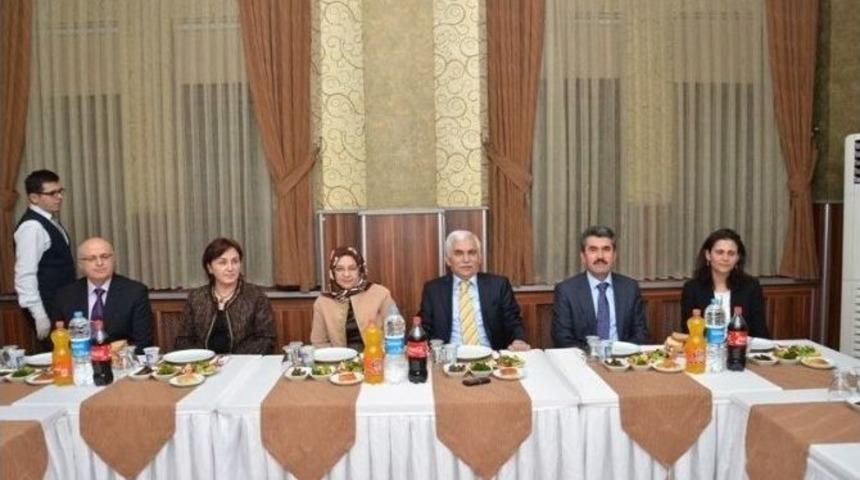 Karab&uuml;k Protokol&uuml; Veda Yemeğinde Buluştu