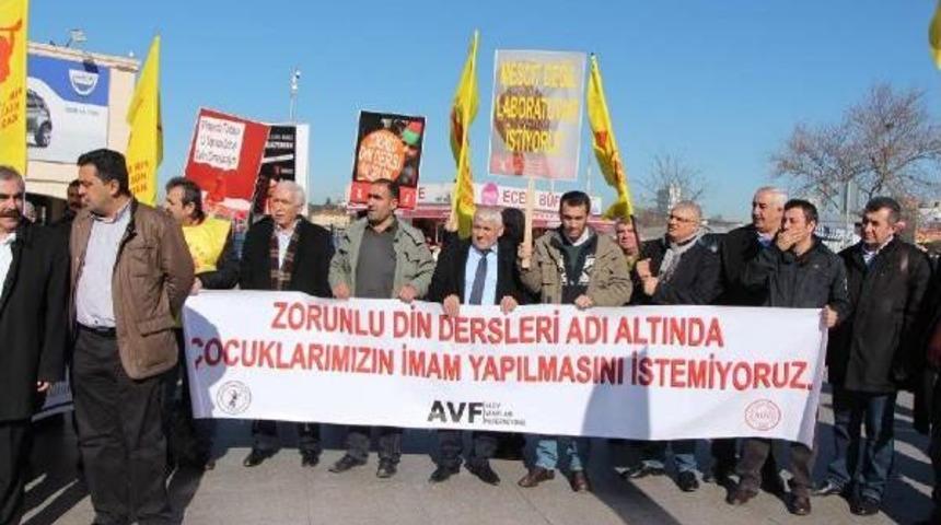 Alevi Derneklerinden Eğitim Protestosu