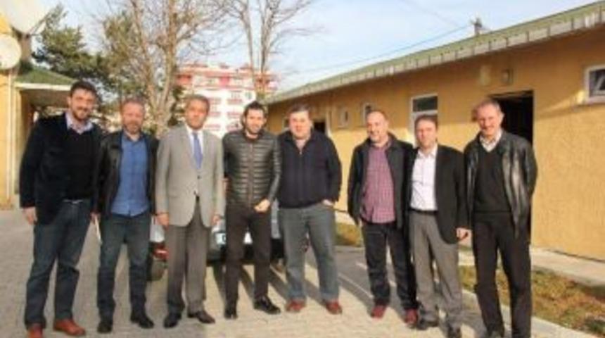 Beşiktaşlı Eski Futbolcu İbrahim &Uuml;z&uuml;lmez&rsquo;den Arhavispor Kul&uuml;b&uuml;&rsquo;ne Ziyaret