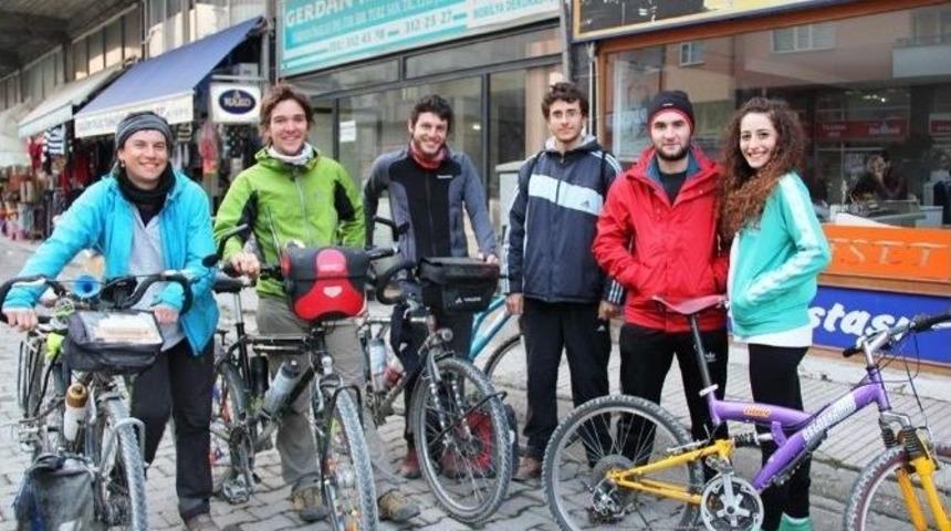 Bisikletle D&uuml;nya Turuna &Ccedil;ıkan Fransız Bisiklet&ccedil;iler Artvin&rsquo;e Hayran Kaldı