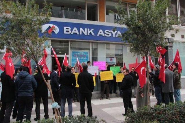 Manisa'da 'bank Asya' Tepkisi