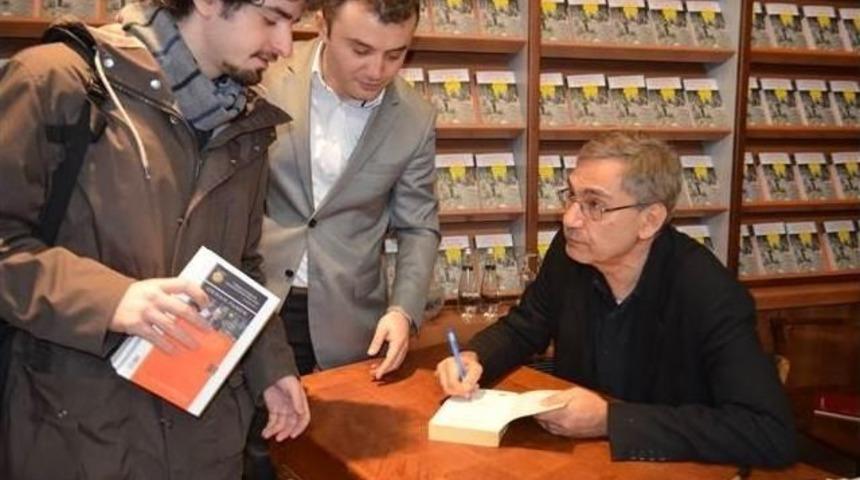 Orhan Pamuk Nil&uuml;ferli Okurlarıyla Buluşacak