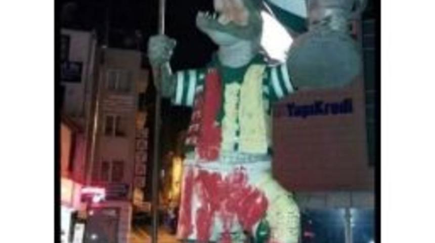 Bursaspor Anıtına Saldırı