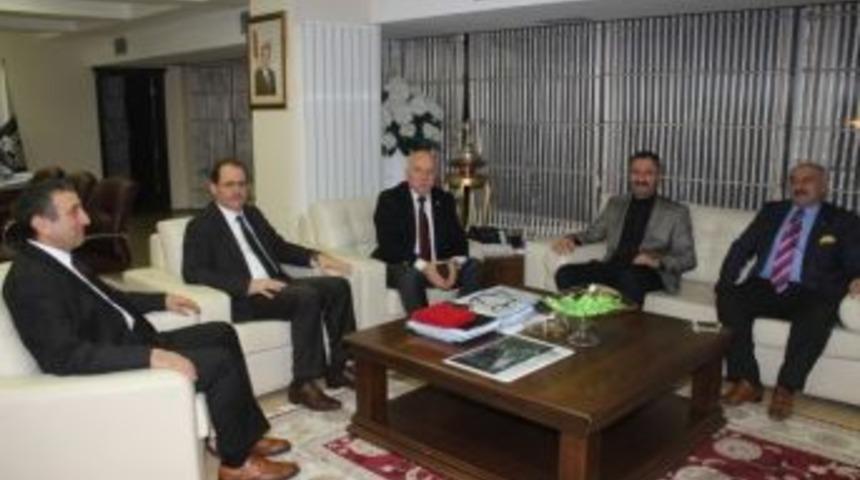 Rekt&ouml;r Coşkun, Erzurum B&uuml;y&uuml;kşehir Belediye Başkanı Sekmen&rsquo;i Ziyaret Etti