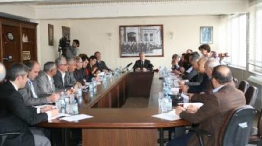 Meclis Toplantısında Tansiyon Y&uuml;kseldi