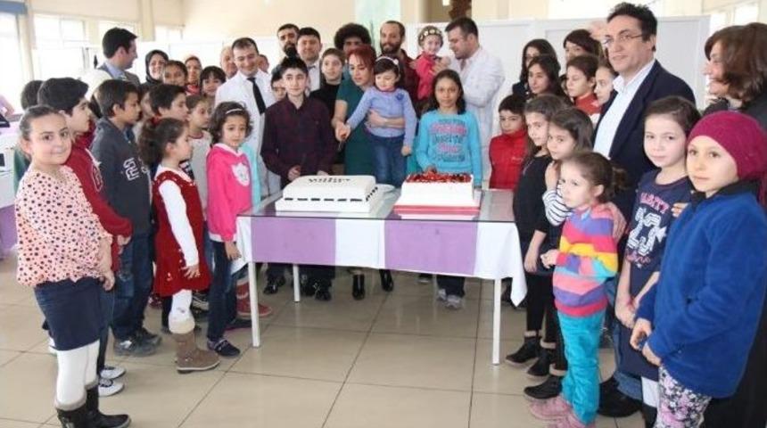 Diyabet Hastası &Ccedil;ocuklar Şarkı S&ouml;yleyerek Eğlendi