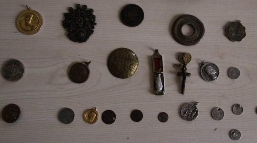 Polisten Ev G&ouml;r&uuml;n&uuml;ml&uuml; &ldquo;ka&ccedil;ak M&uuml;zeye" Operasyon