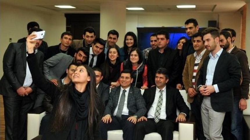 Partili Gen&ccedil;lerden T&uuml;t&uuml;nc&uuml;&rsquo;ye Ziyaret