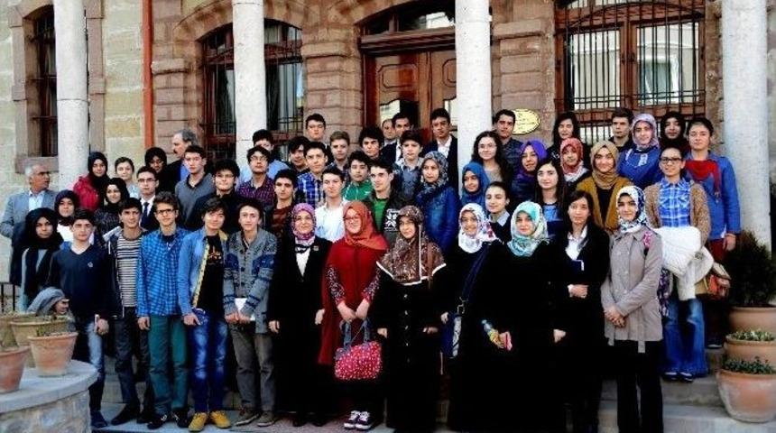 Başkan Toru &Ouml;ğrencilerle Bir Araya Geldi