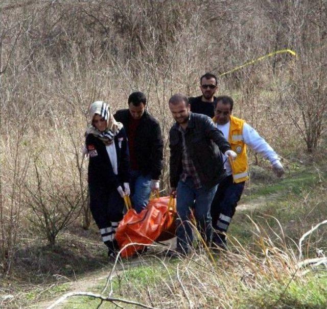 Yakılan Araç Yakınında Bir Kadının Cesedi Bulundu