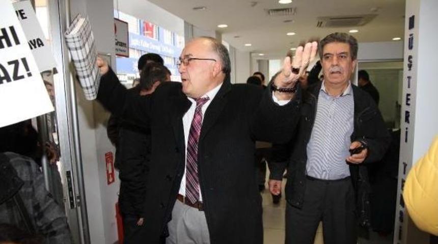 Balıkesir'de Bank Asya'ya M&uuml;şteri Desteği